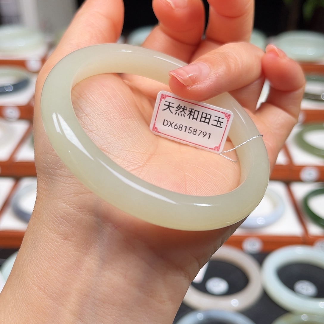 和田玉未镶嵌手镯