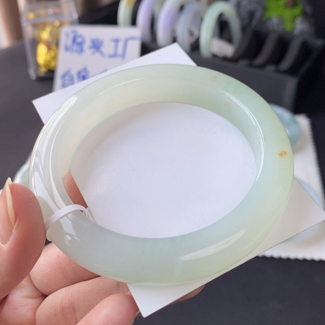 翡翠未镶嵌手镯葡萄肉洒金58.6