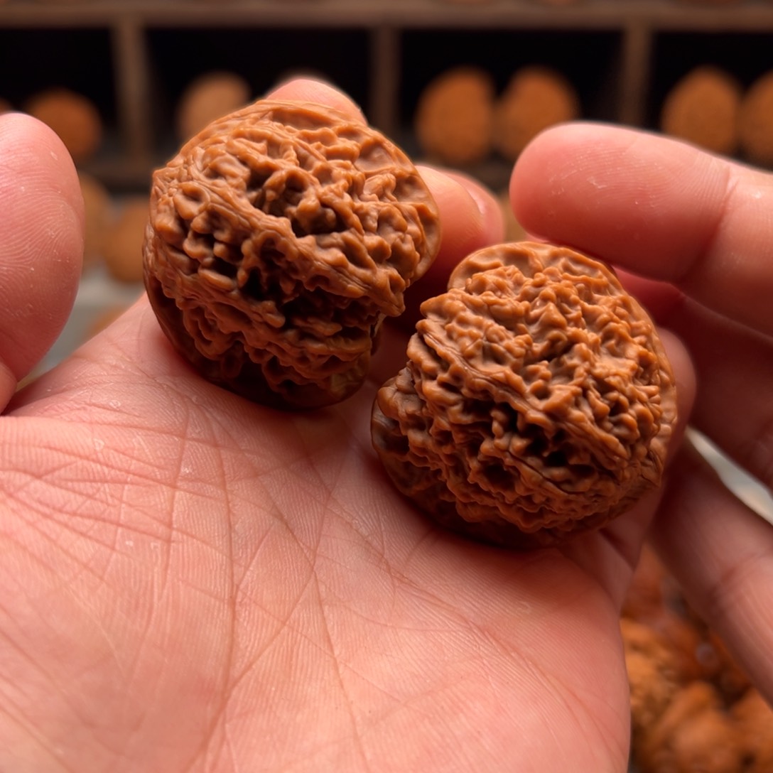 文玩核桃把件38百花山