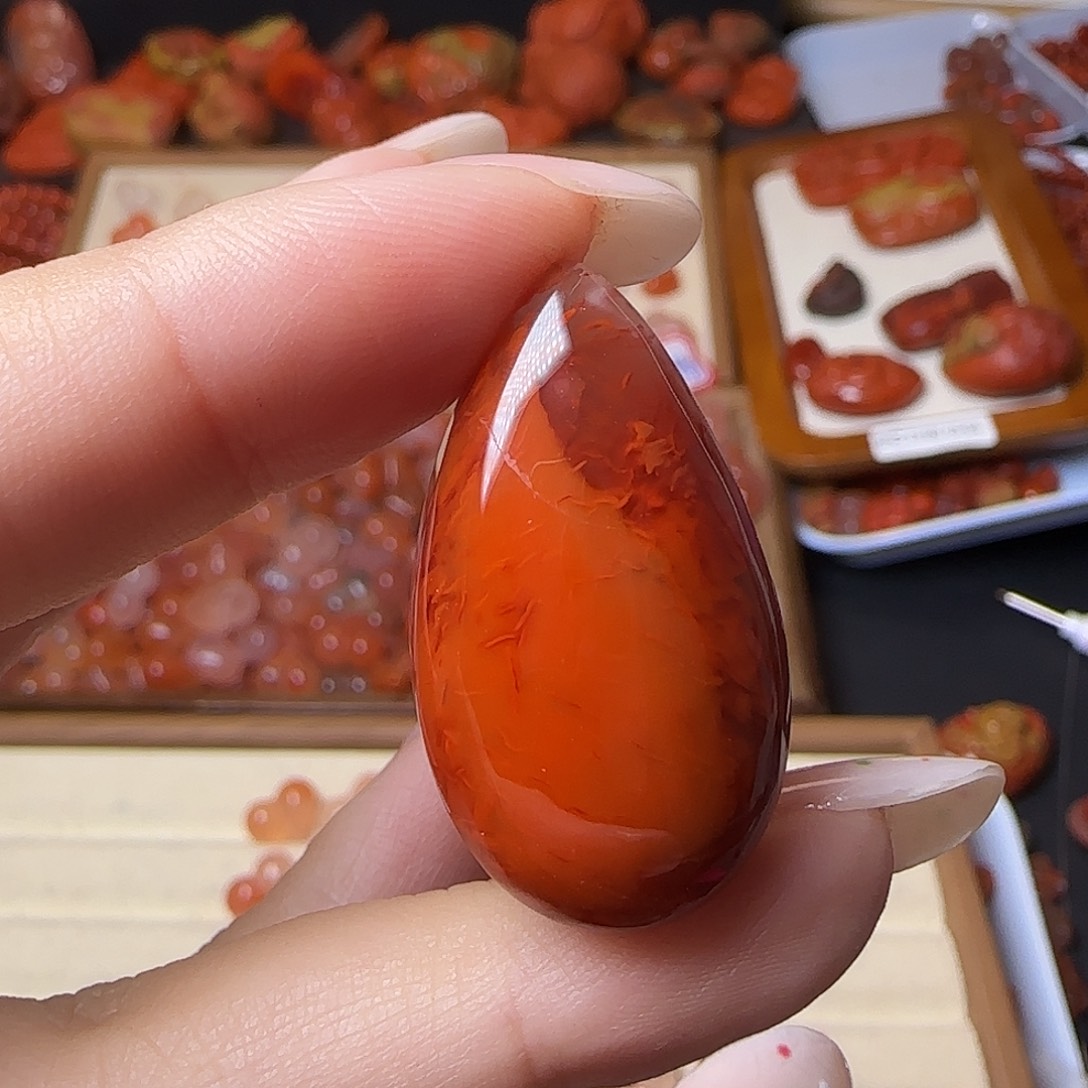 小***妈南红玛瑙未镶嵌颈饰