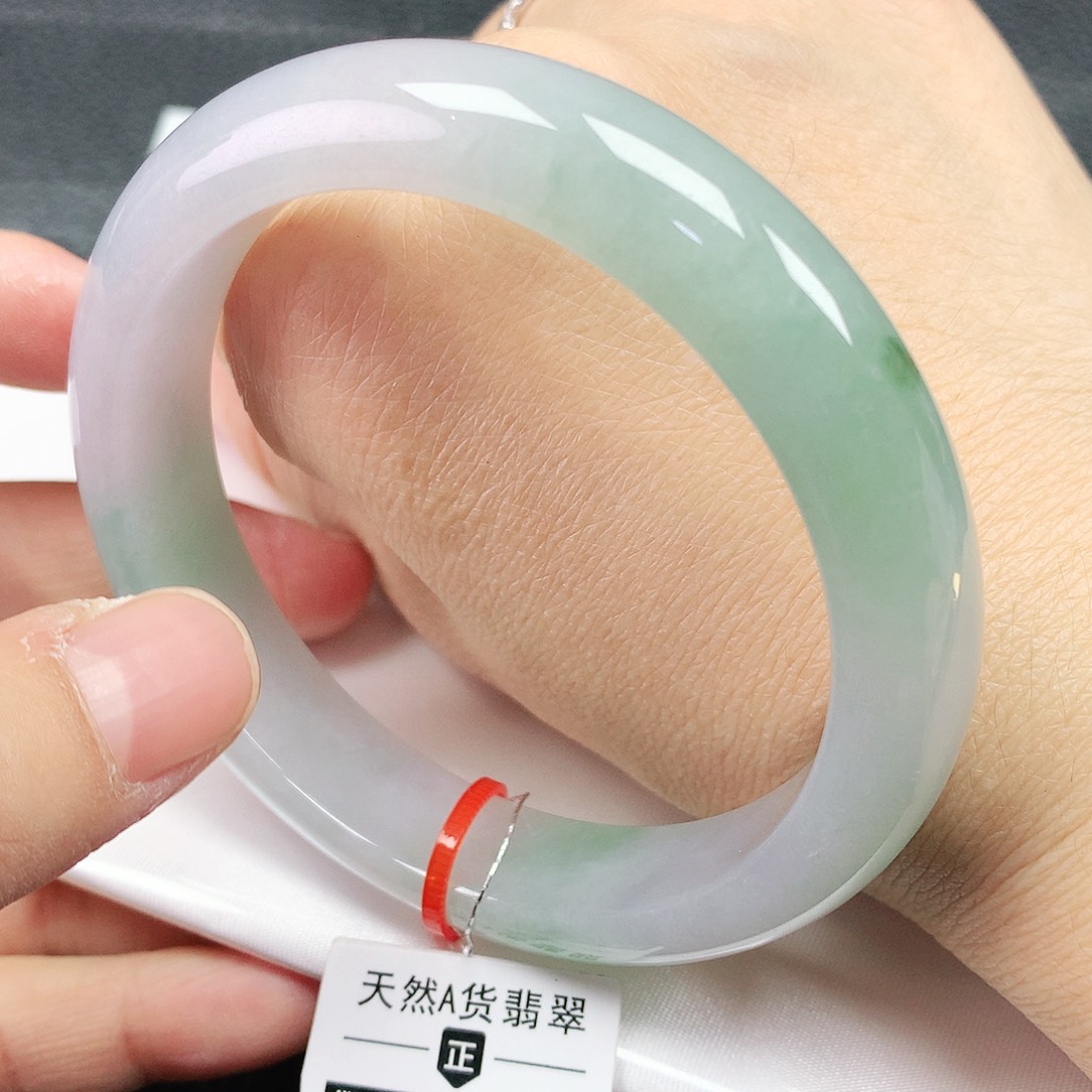 翡翠手镯未镶嵌58圈