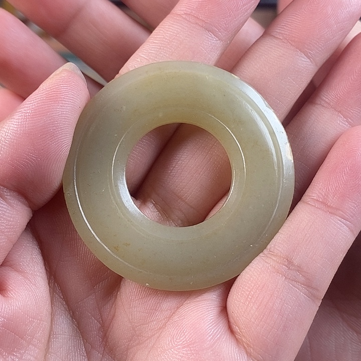 和田玉未镶嵌挂件鉴****）