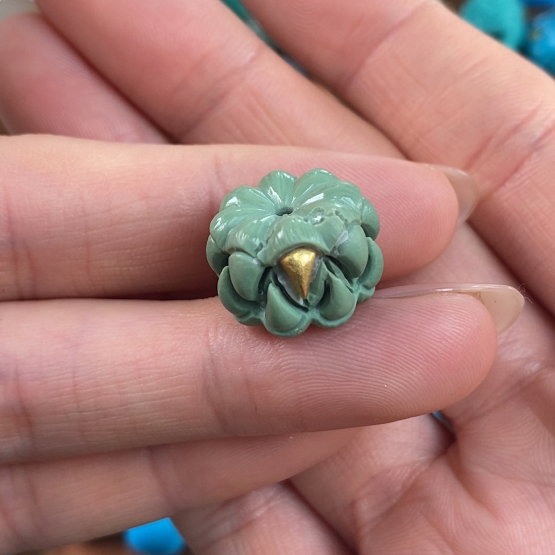 绿松石未镶嵌。吞噬