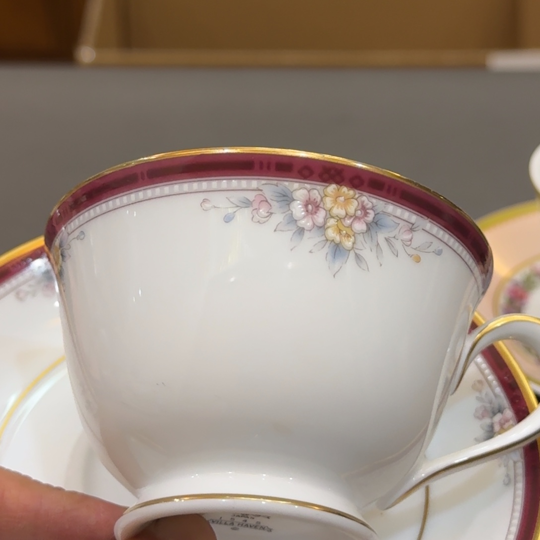 @***呀陶瓷片片世界影子