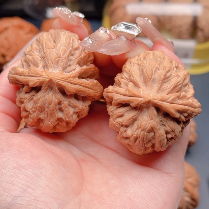 文玩核桃把件微修红锦鲤