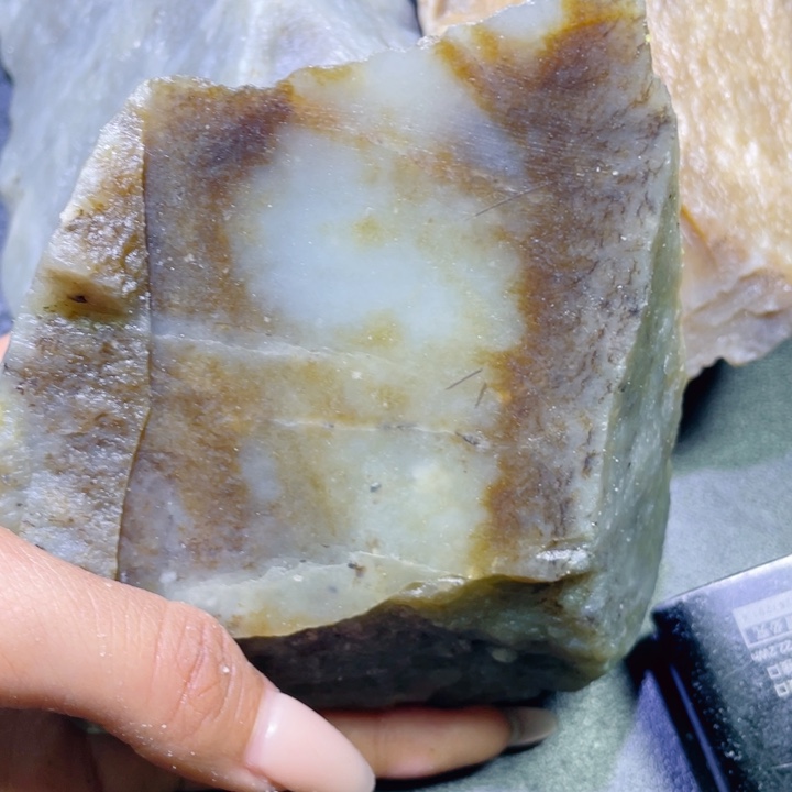 和田玉未镶嵌珠宝半成品