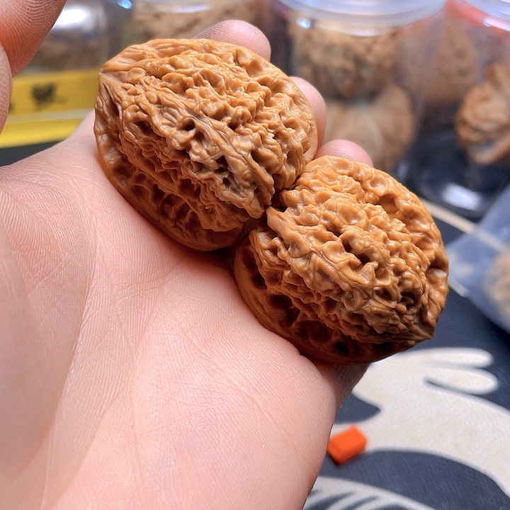 文玩核桃吊坠南疆石一对