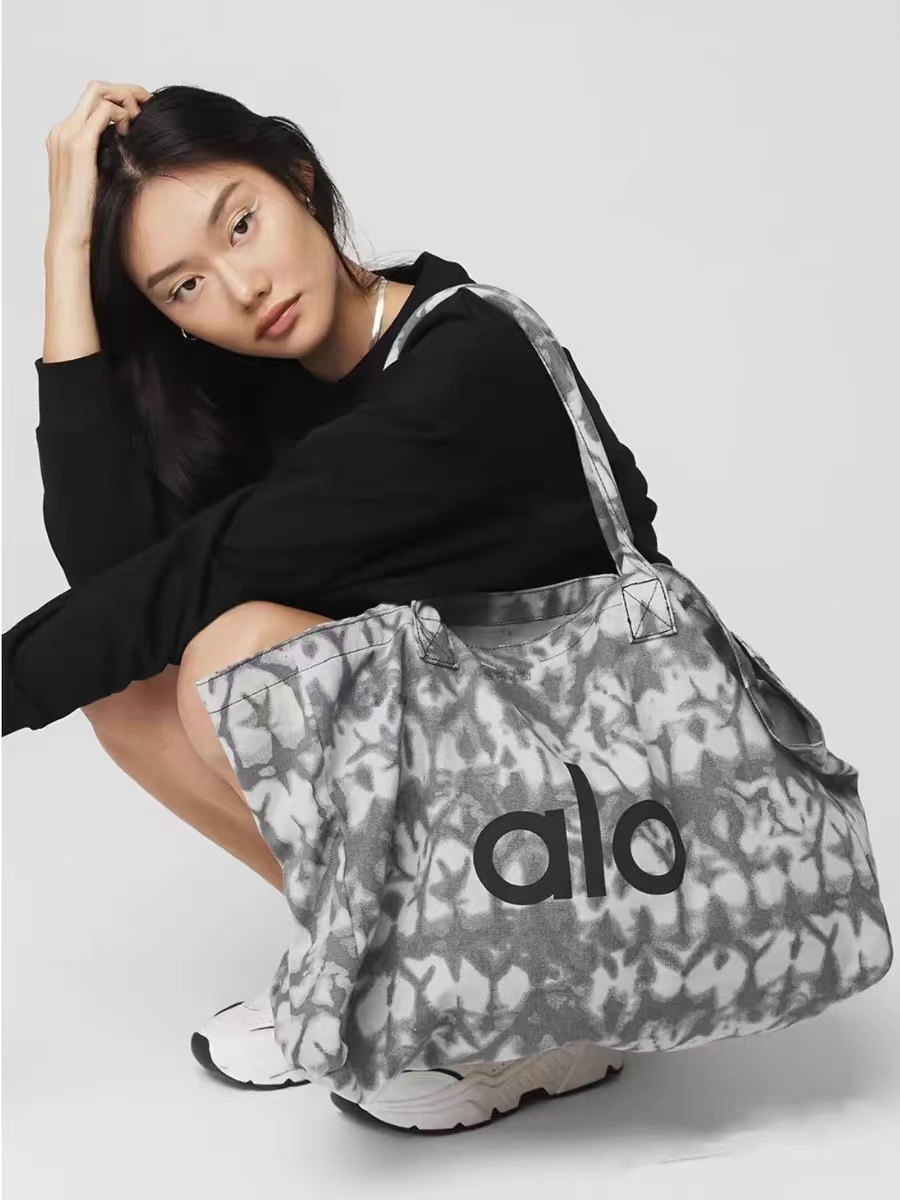 韩系Alo大容量运动休闲防水小众潮流单肩斜挎包女大号