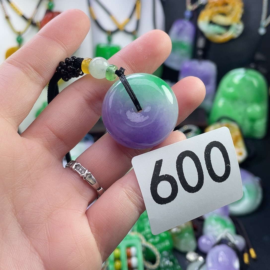 翡翠未镶嵌吊坠(赠链)