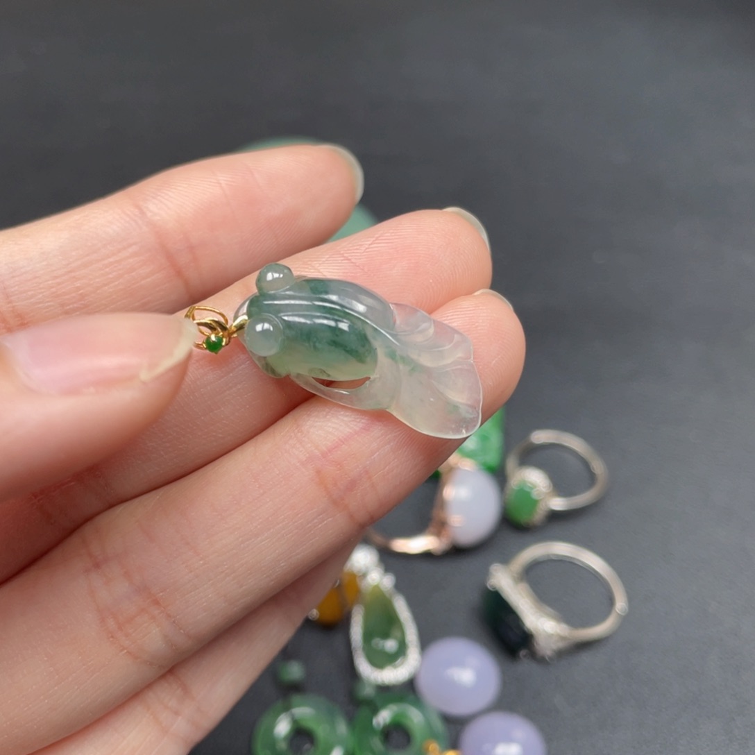 翡翠颈饰18K金镶嵌翡翠