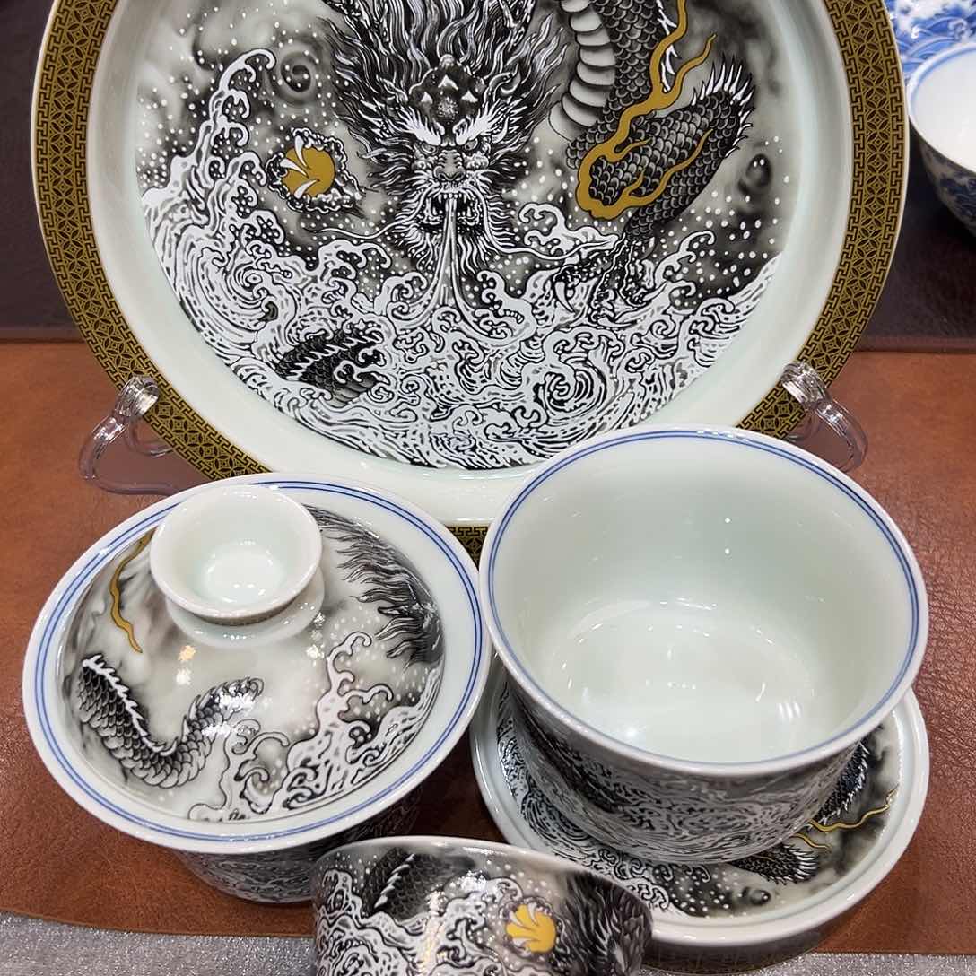 摆件是高高兴兴吃沟沟壑壑和改革创新