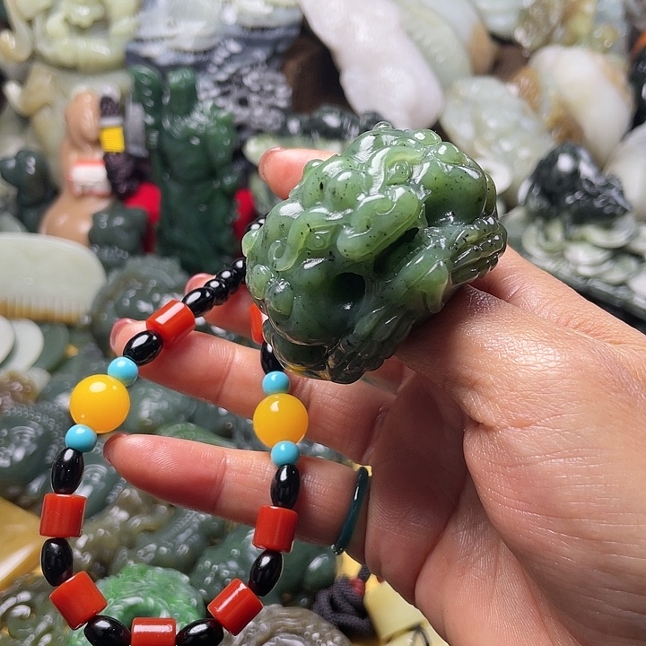 用***5和田玉未镶嵌颈饰