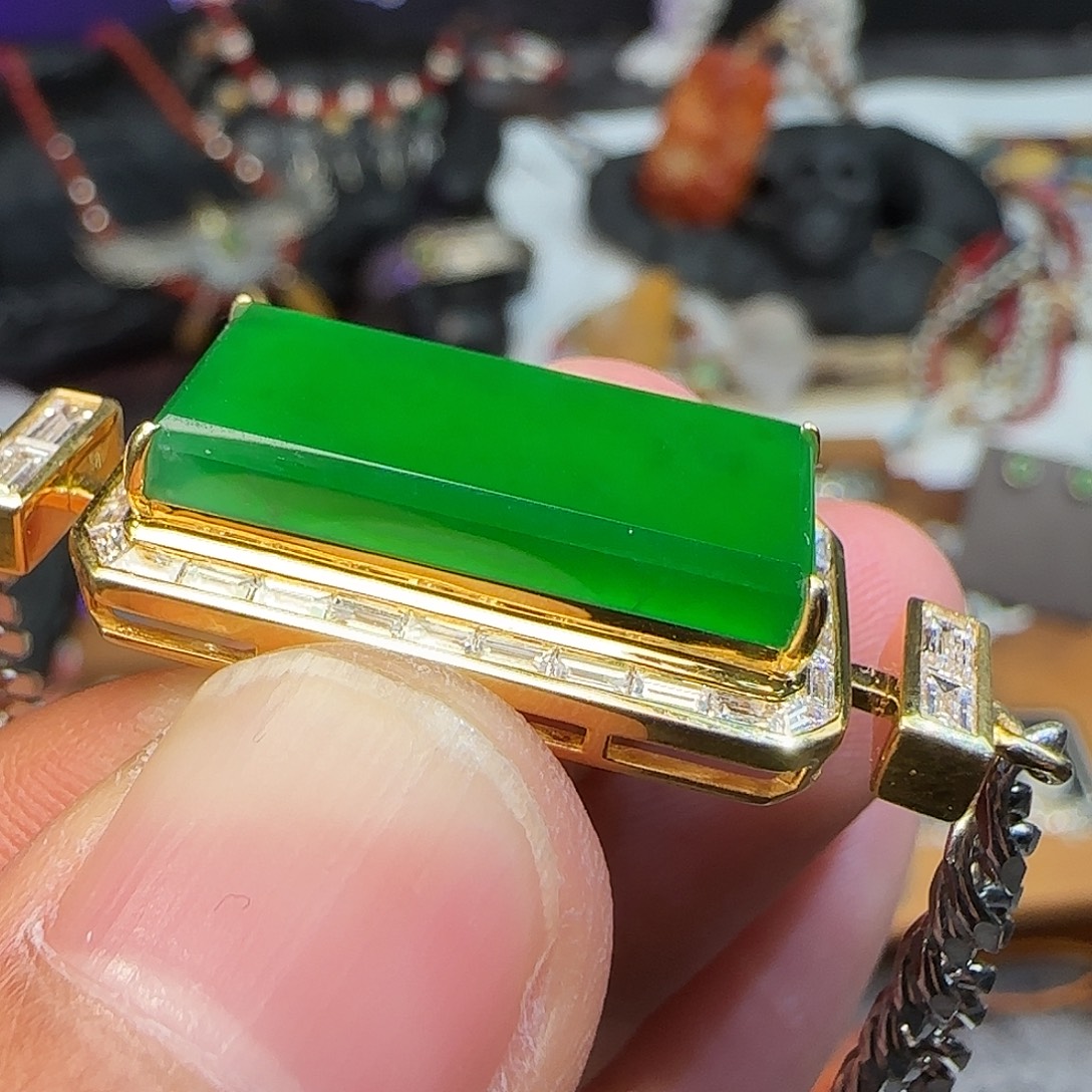 R***o翡翠18K金镶嵌手链