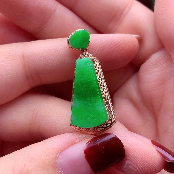 翡翠颈饰18K金镶嵌翡翠