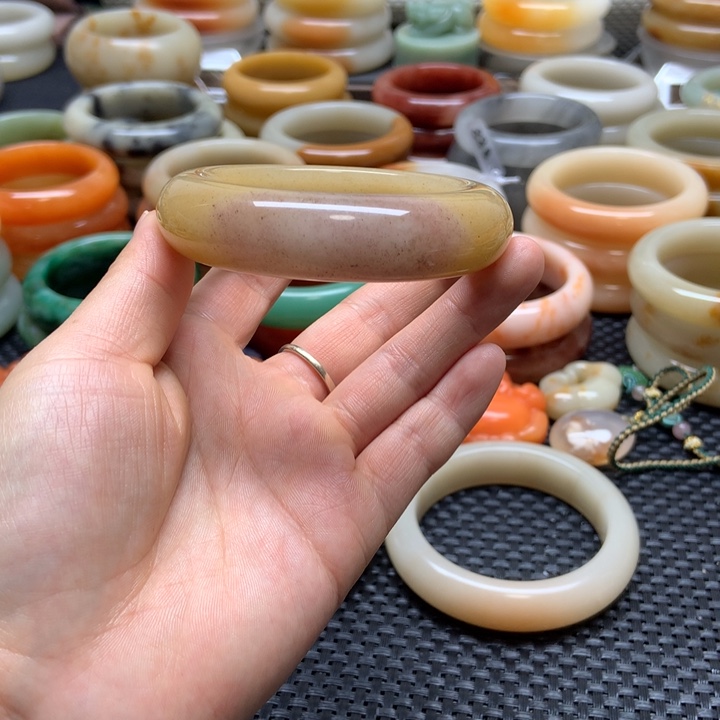 石英质玉手镯未镶嵌