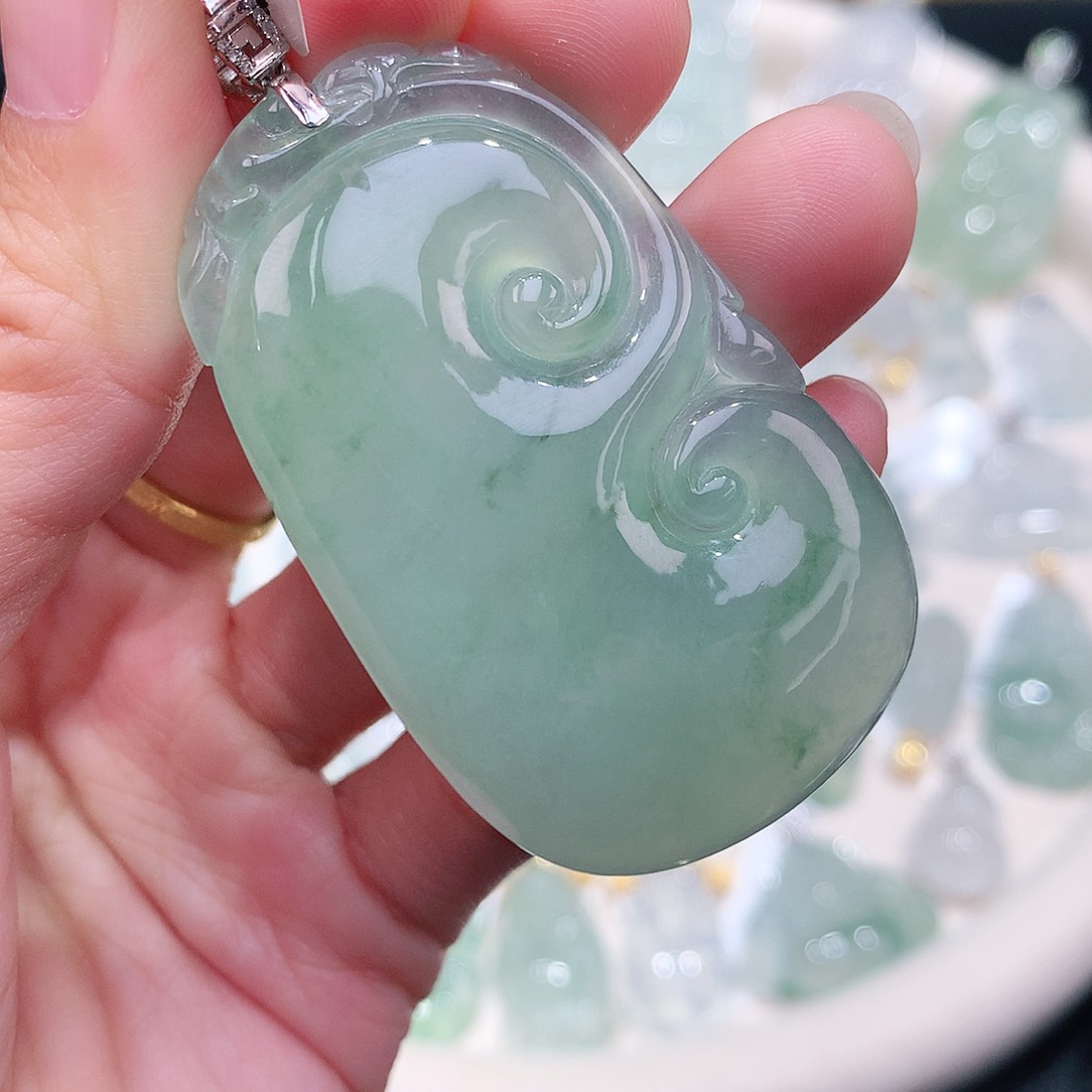 颈饰18K金镶嵌翡翠50.6-31.3-5.8