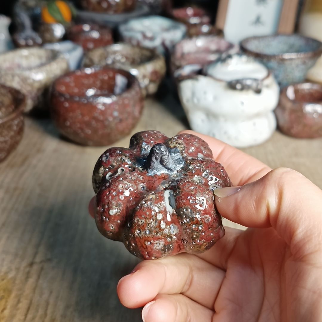 是***～手捏南瓜一一一一