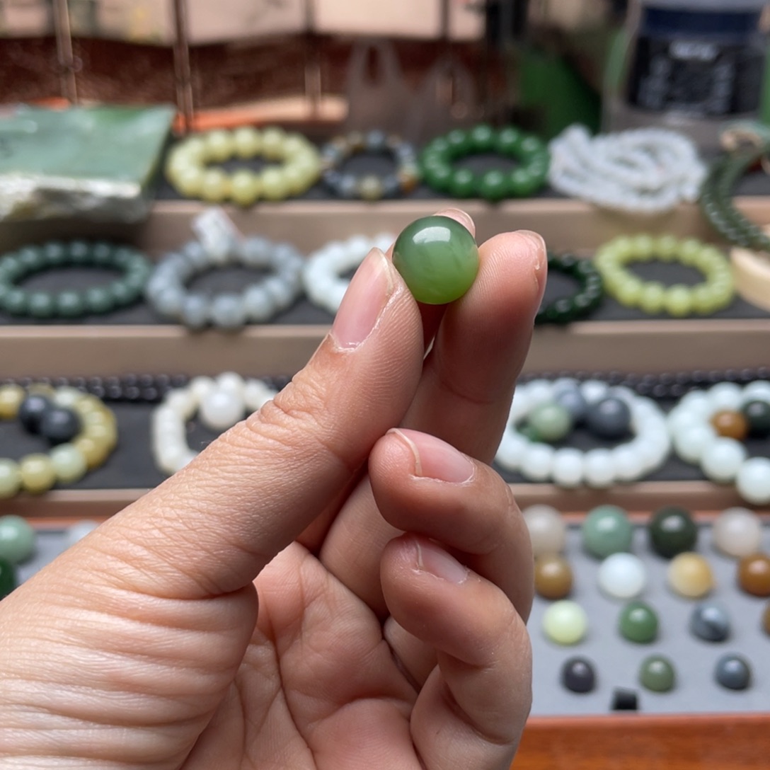 和田玉（碧玉）单珠12未镶嵌陳**?