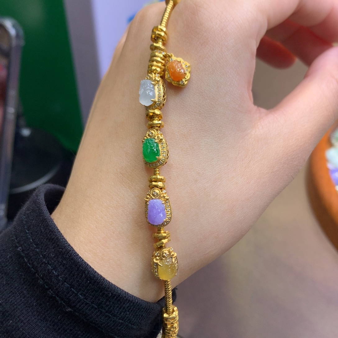 翡翠18K金镶嵌颈饰翡翠