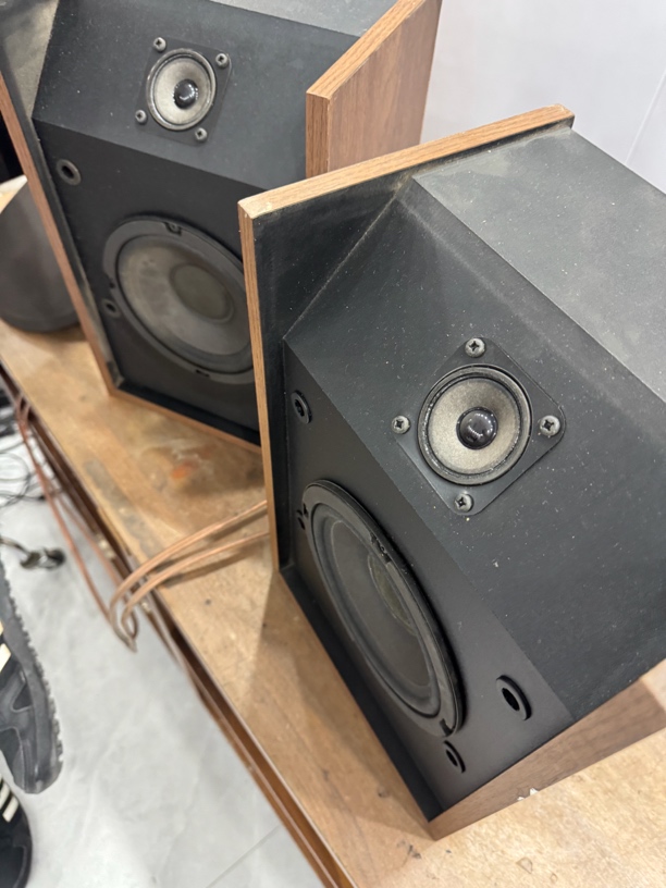 书架音箱，运费自理，不支持无理由退换货