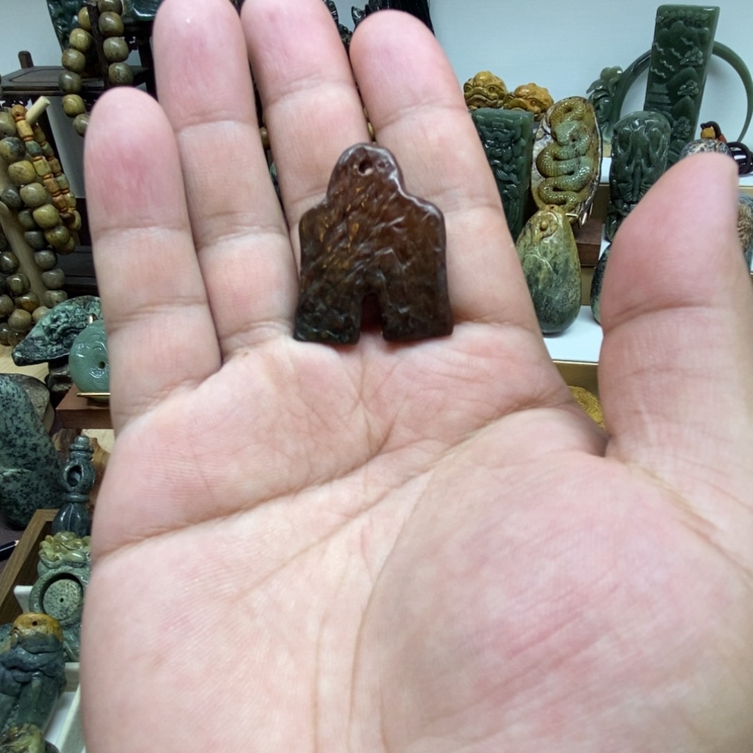 未镶嵌岫岩河磨玉（透闪石质玉）把件