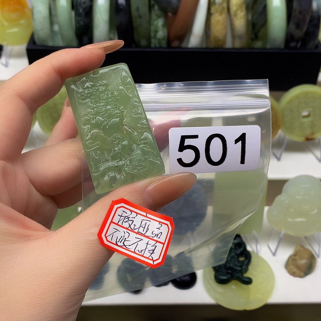 蛇纹石玉颈饰未镶嵌