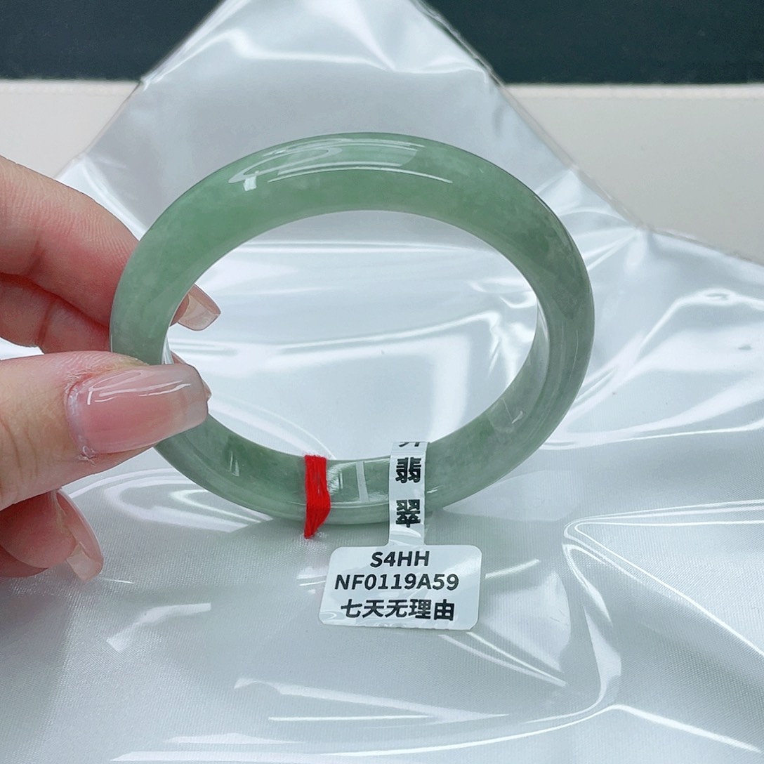 翡翠手镯未镶嵌正57