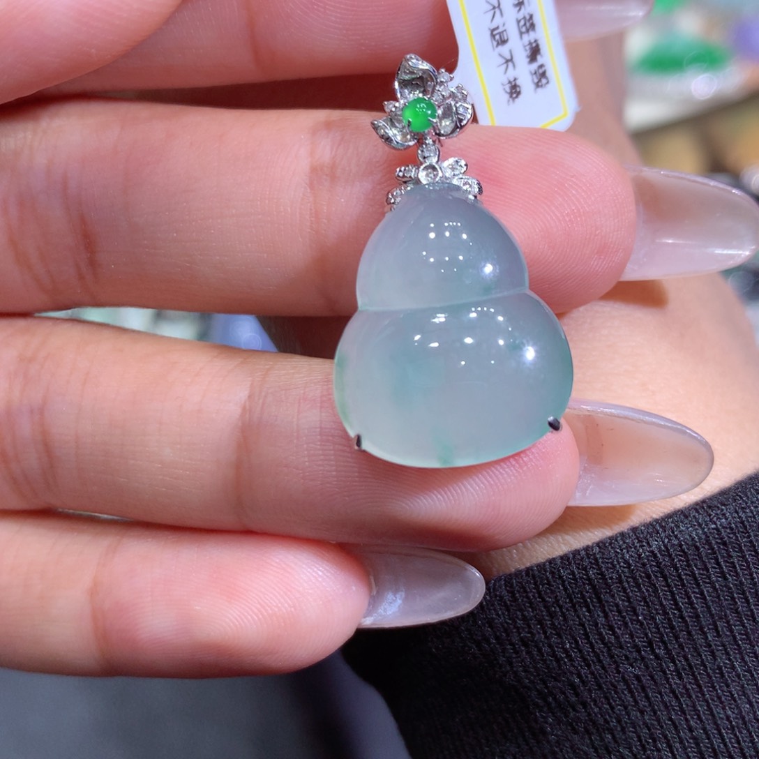 翡翠吊坠(赠链)18K金镶嵌