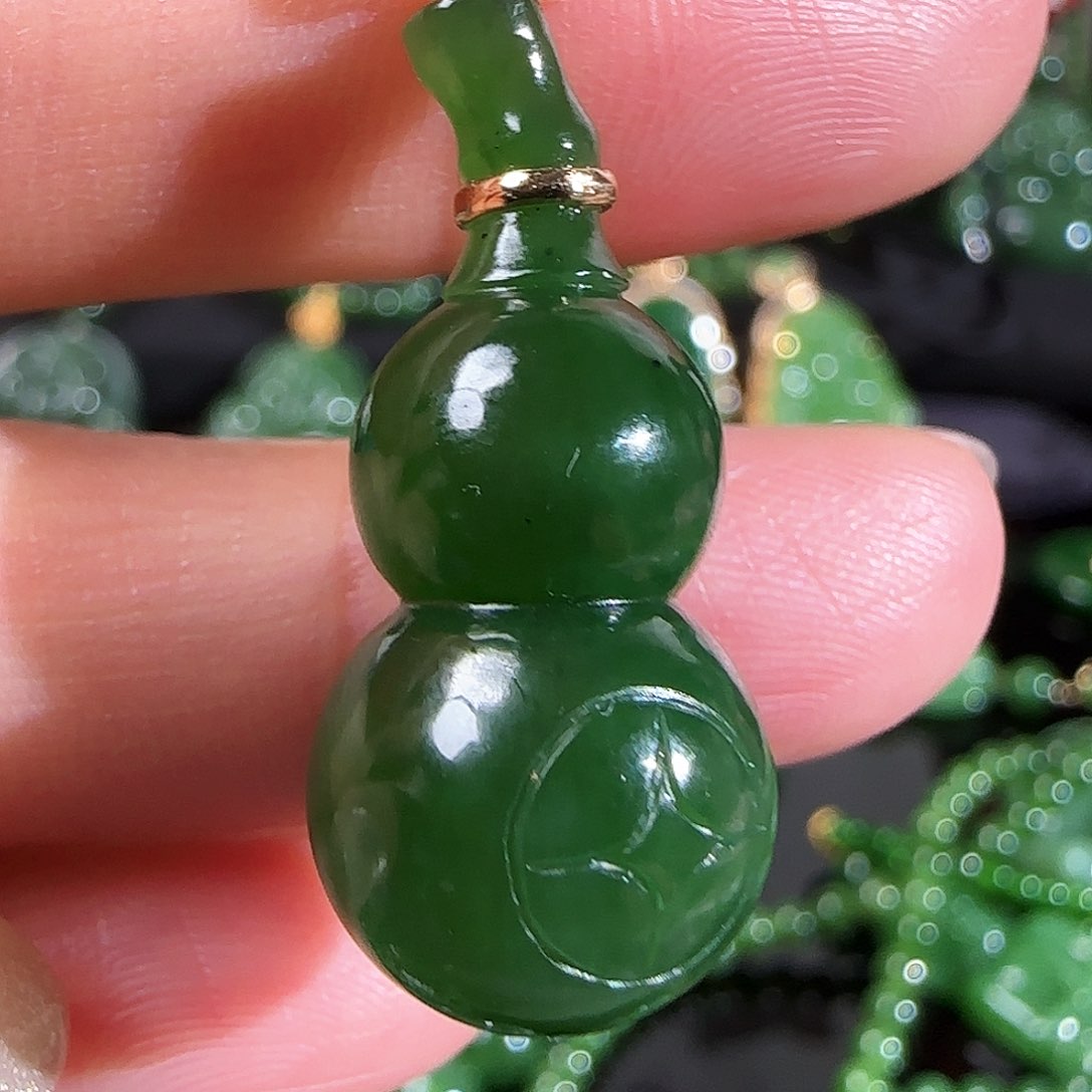 和田玉（碧玉）颈饰18K金镶嵌