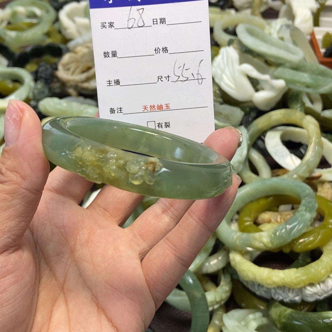 蛇纹石玉手镯未镶嵌