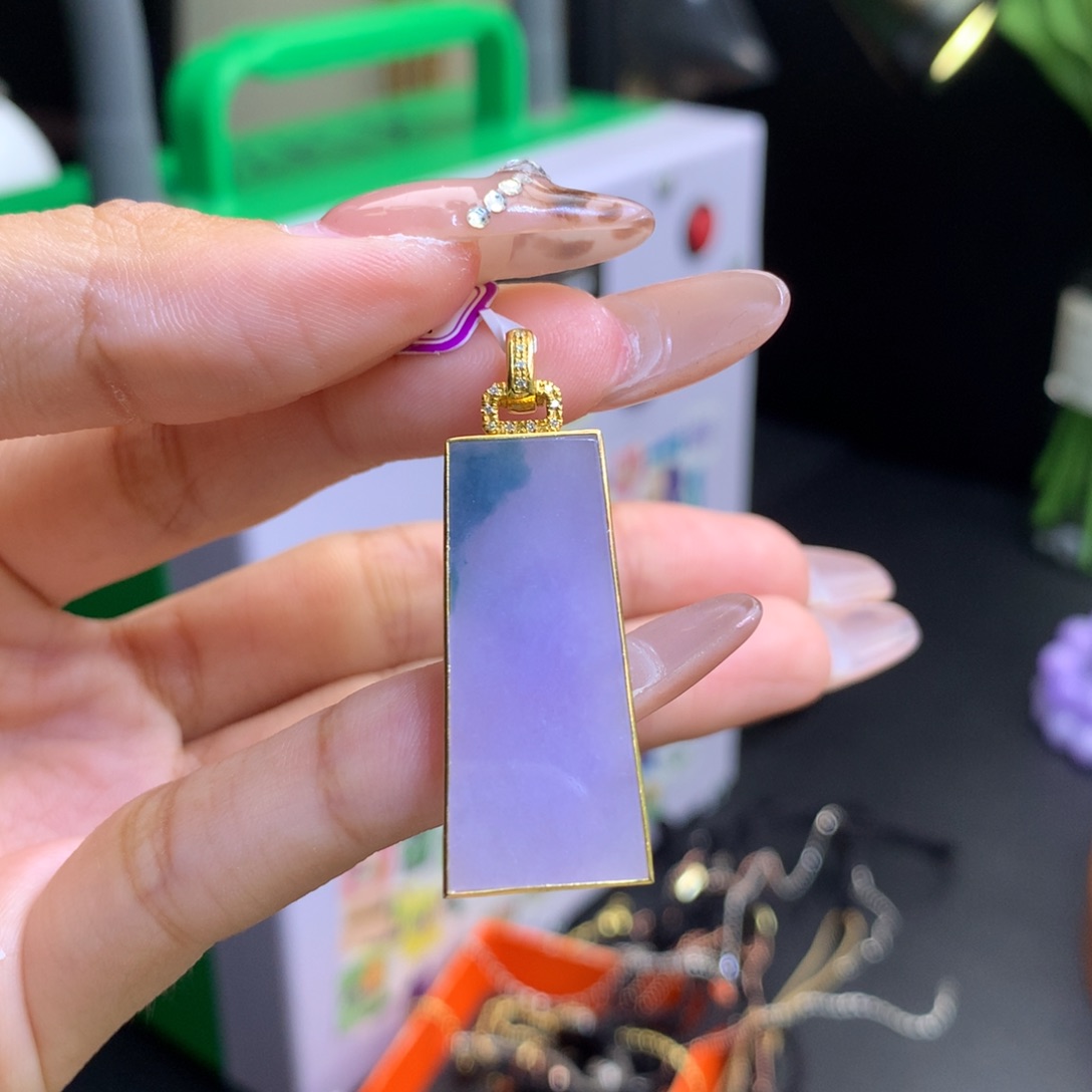 翡翠18K金镶嵌颈饰