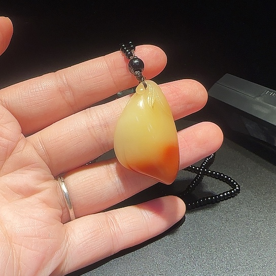 寿山石老性芙蓉挂件