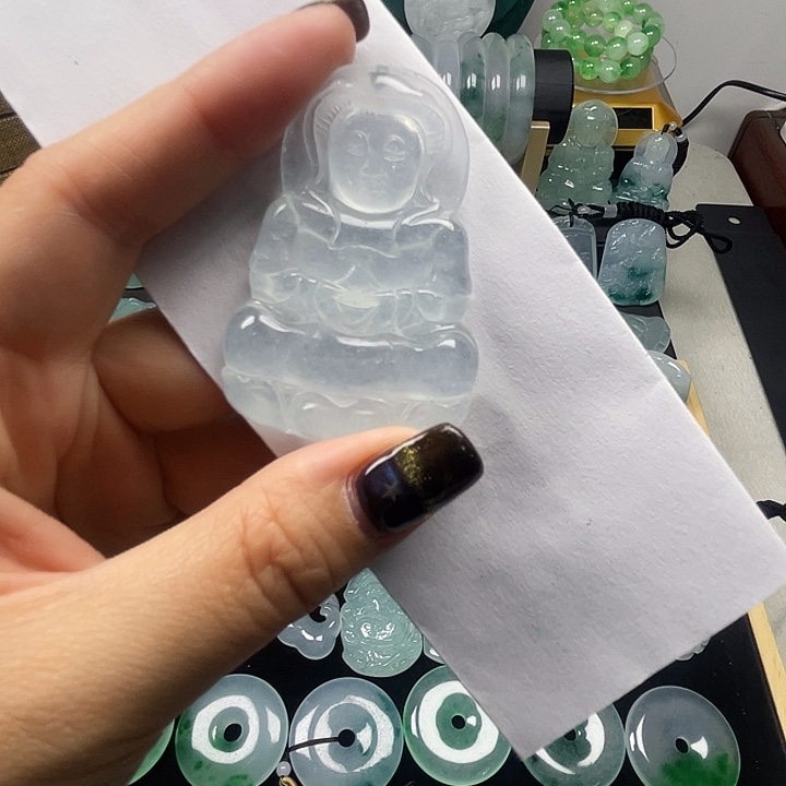 翡翠未镶嵌颈饰观音