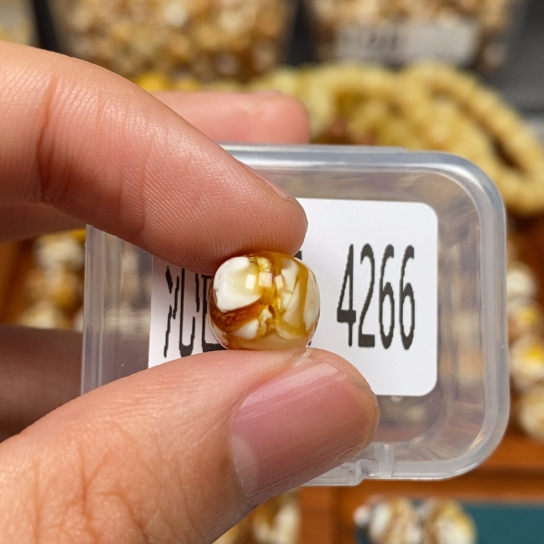 蜜蜡未镶嵌珠宝奇石4266