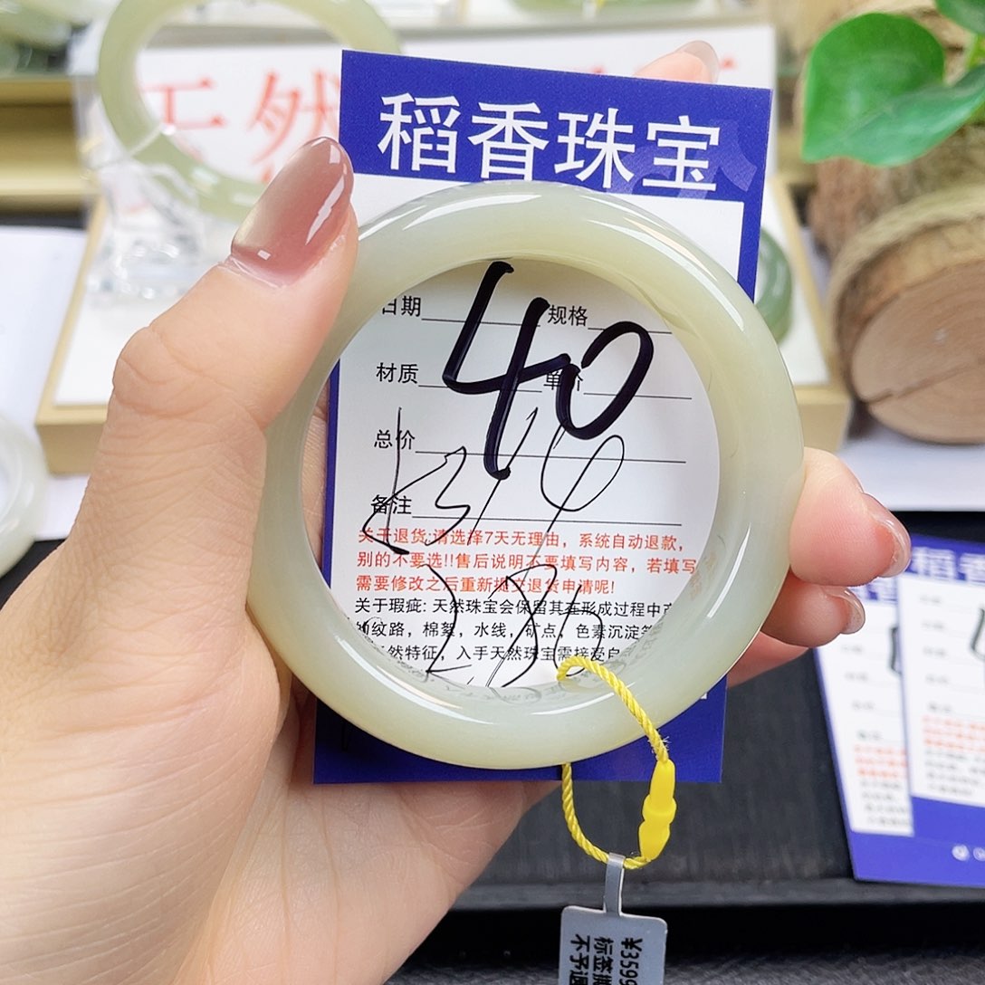 和田玉手镯未镶嵌