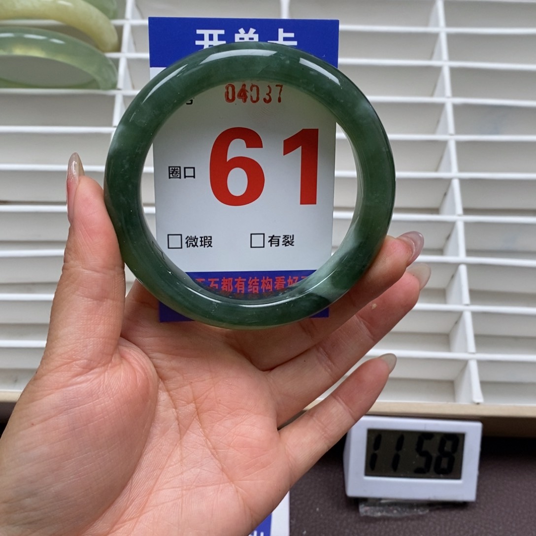 岫玉手镯未镶嵌我