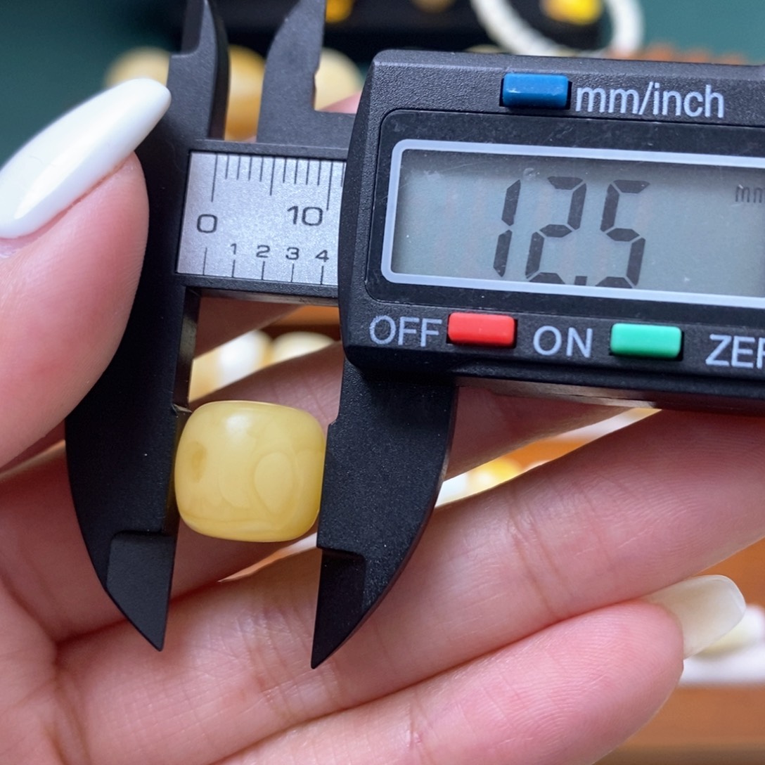 未镶嵌琥珀珠宝奇石