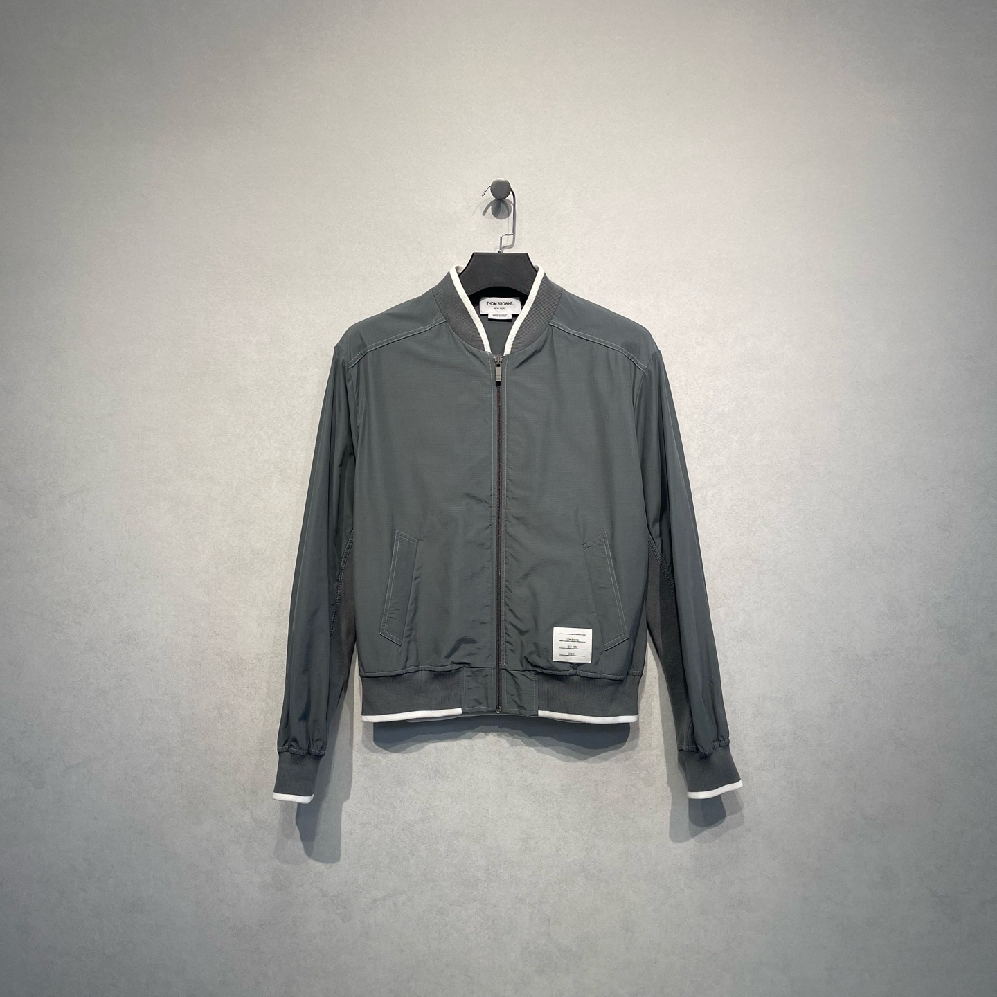 未使用 THOMBROWNE 灰色拉链夹克外套/2码/DY216581