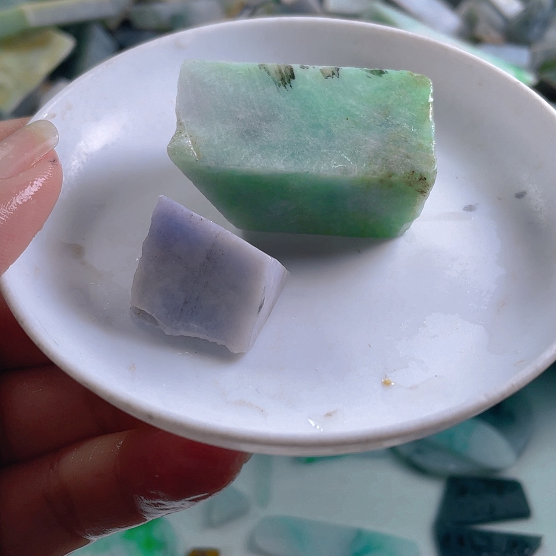 颈饰未镶嵌翡翠容*a