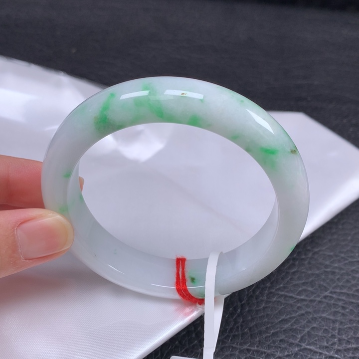 翡翠未镶嵌手镯   