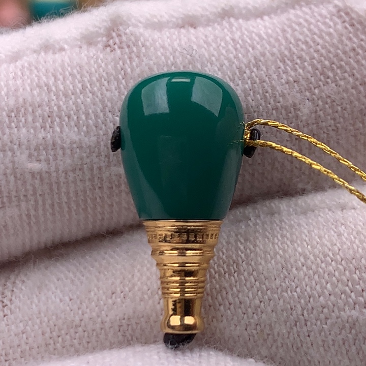 绿松石车挂18K金镶嵌