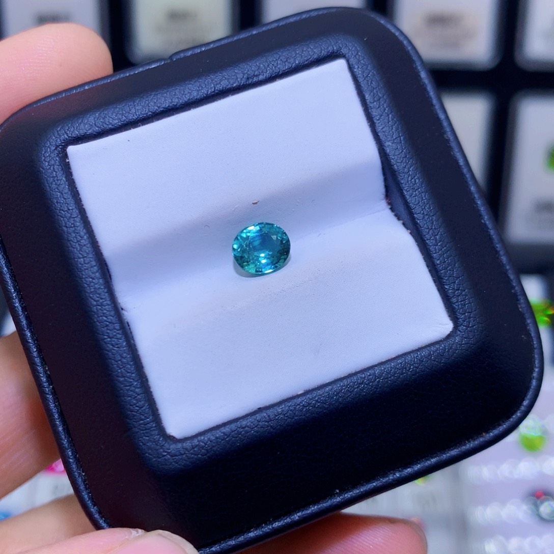 碧玺裸石未镶嵌给***钱1.23克拉，特价