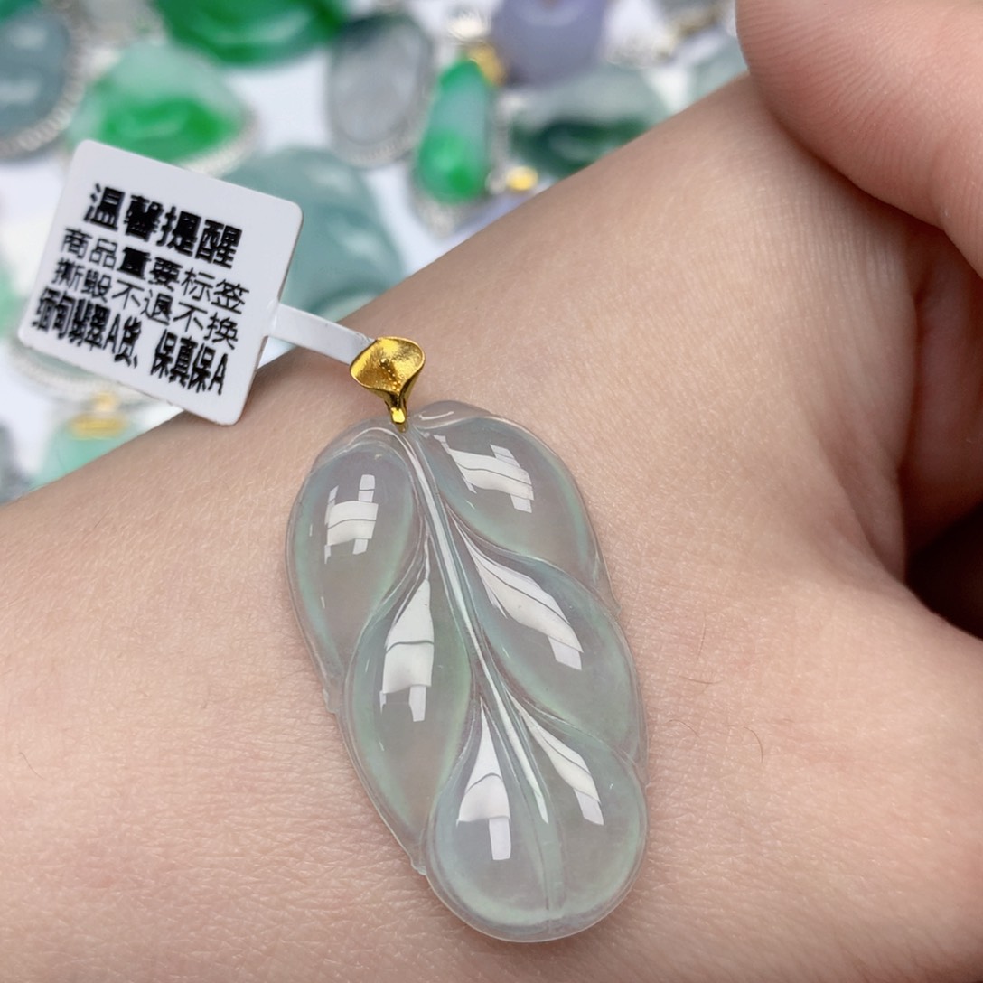 颈饰18K金镶嵌翡翠