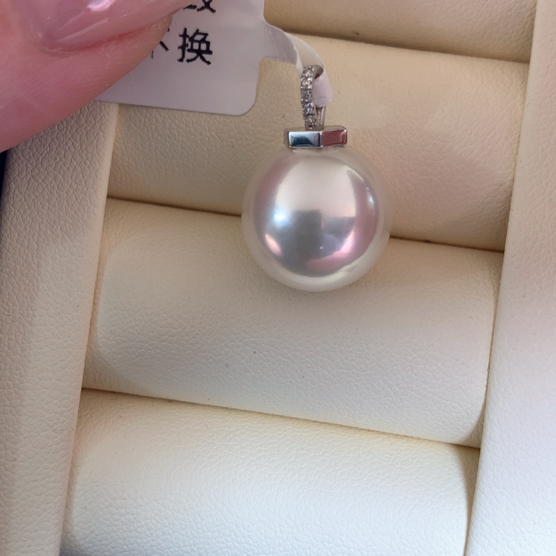 颈饰18K金镶嵌海水珍珠