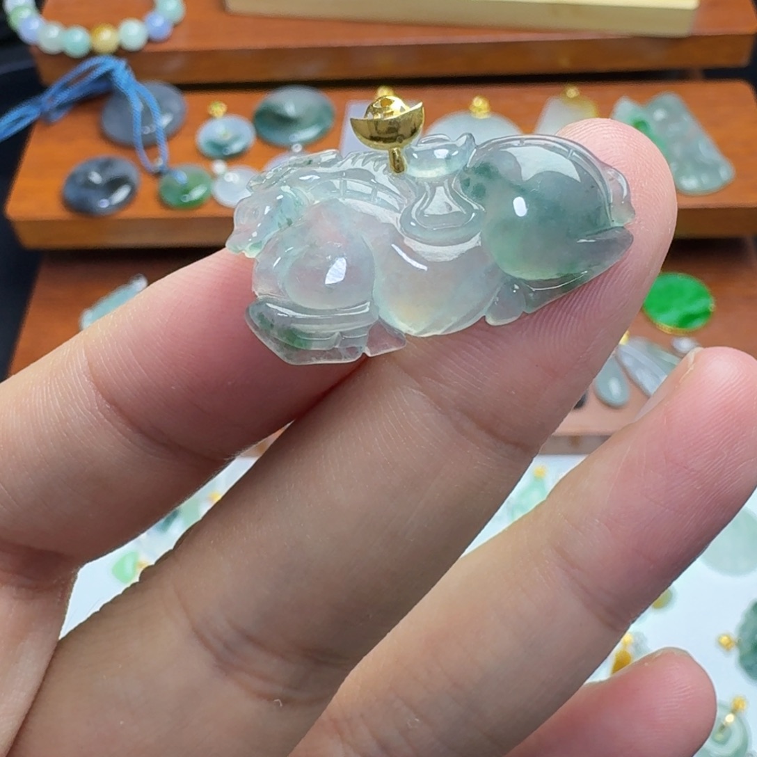 翡翠18K金镶嵌颈饰马