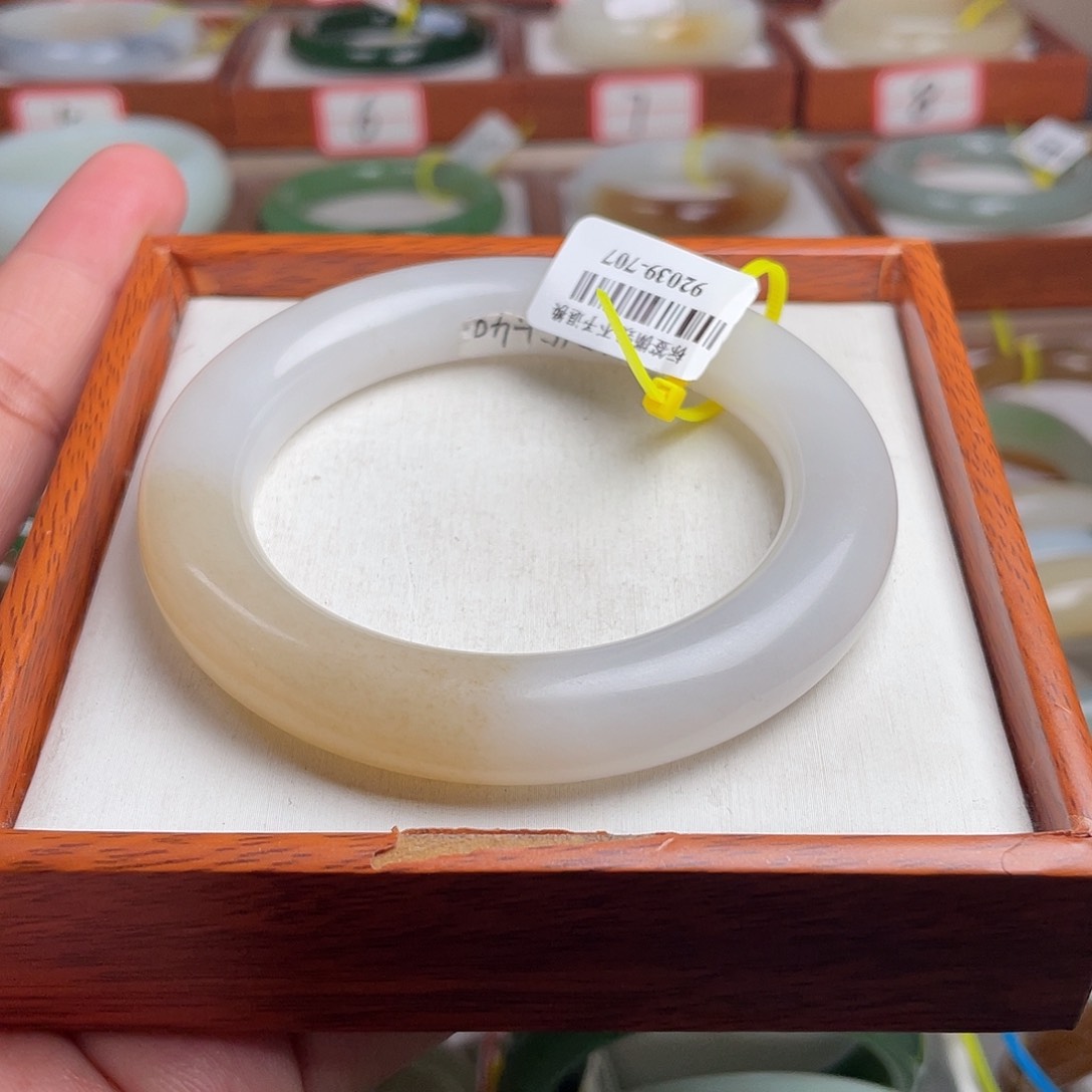 【闪购商品】和田玉未镶嵌手镯56