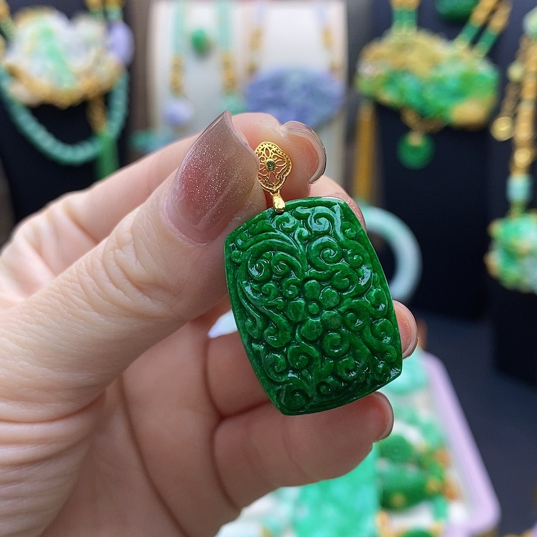 翡翠颈饰未镶嵌天然