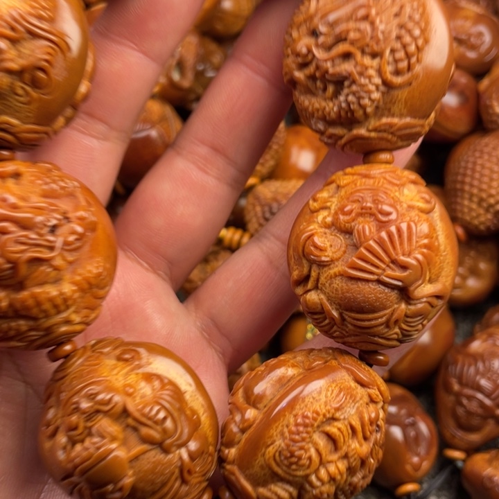 橄榄核吊坠年****8橄榄核手持