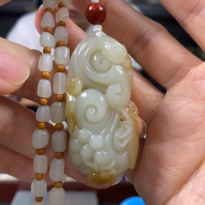 往***风颈饰未镶嵌和田玉