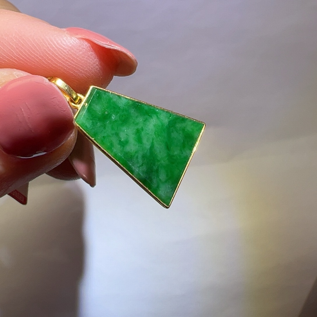 翡翠颈饰18K金镶嵌吊坠